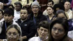 Monitorul Social: Ţara noastră înregistrează pentru al treilea an consecutiv mai mulţi imigranţi decât emigranţi